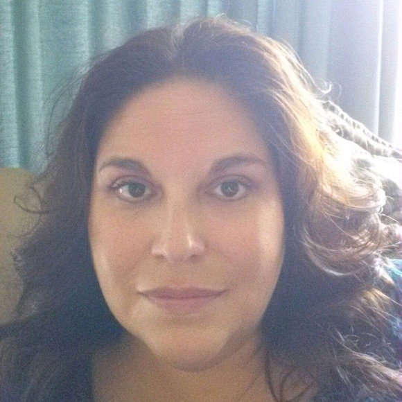 Meet your Posher, Aline - Picture 1 of 1